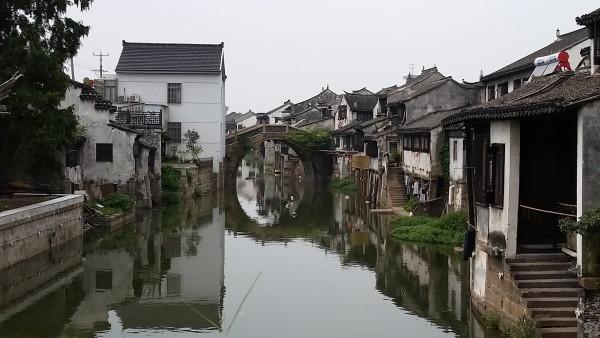 南京夫子庙百盏龙灯扮靓秦淮河长廊